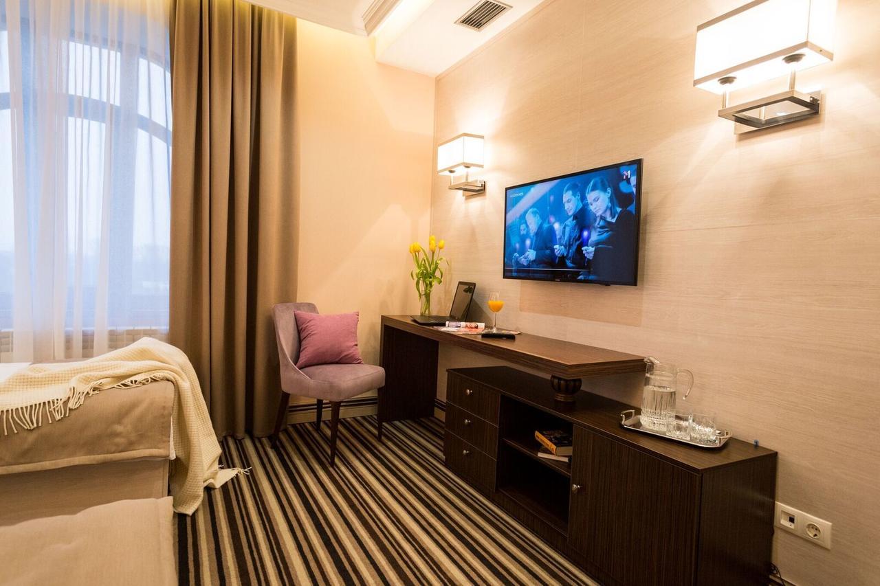 Park Hotel Warshawskiy Sarny  ภายนอก รูปภาพ