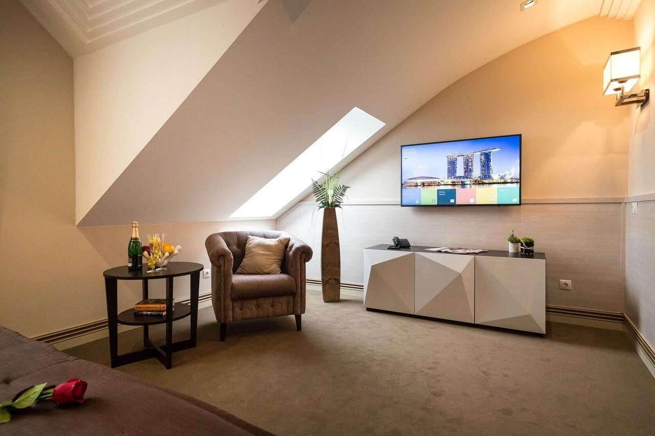 Park Hotel Warshawskiy Sarny  ภายนอก รูปภาพ