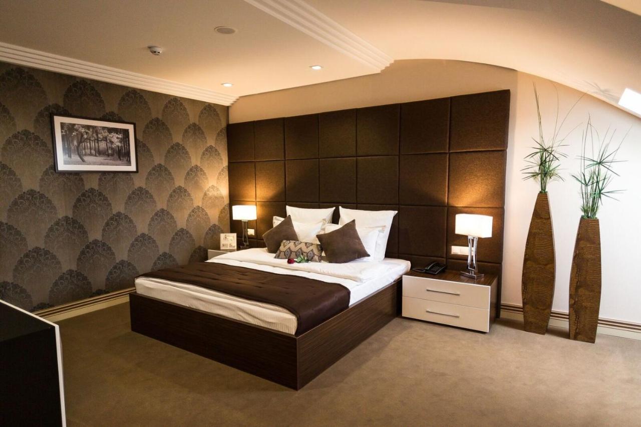 Park Hotel Warshawskiy Sarny  ภายนอก รูปภาพ