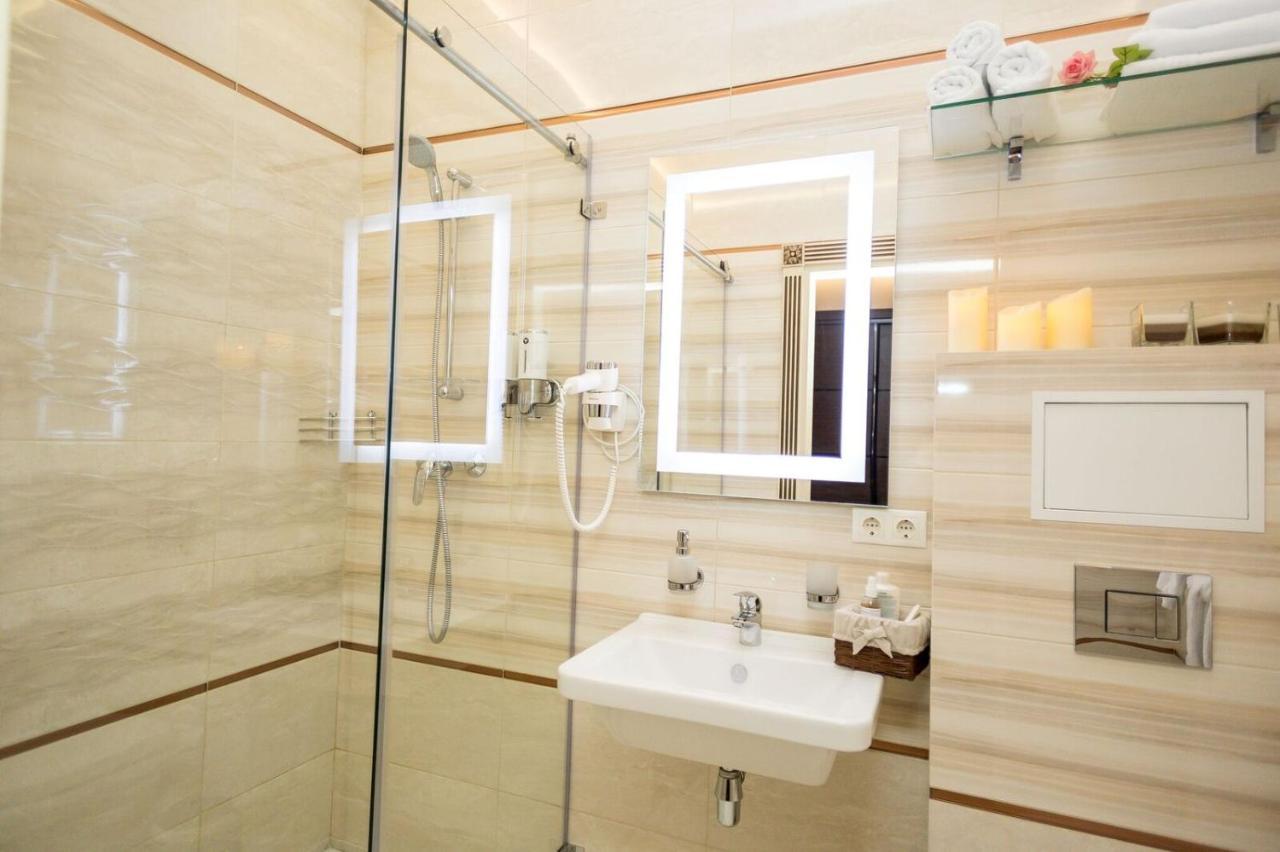 Park Hotel Warshawskiy Sarny  ภายนอก รูปภาพ