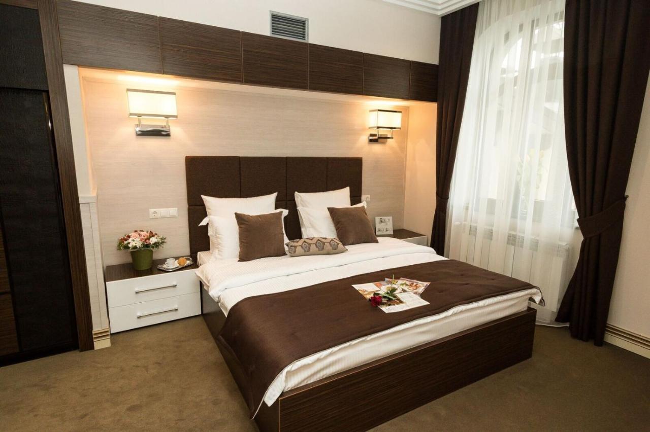 Park Hotel Warshawskiy Sarny  ภายนอก รูปภาพ
