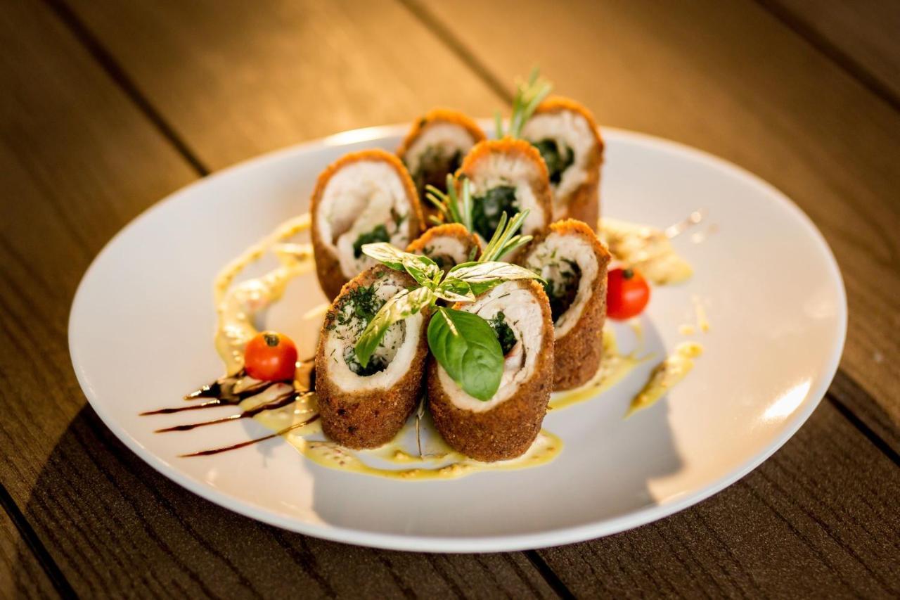 Park Hotel Warshawskiy Sarny  ภายนอก รูปภาพ