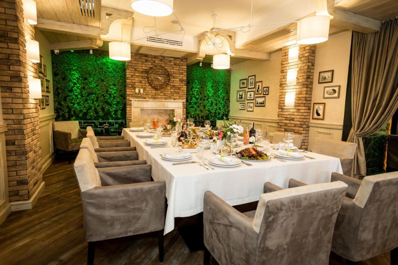 Park Hotel Warshawskiy Sarny  ภายนอก รูปภาพ