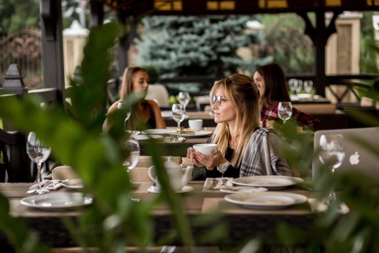 Park Hotel Warshawskiy Sarny  ภายนอก รูปภาพ