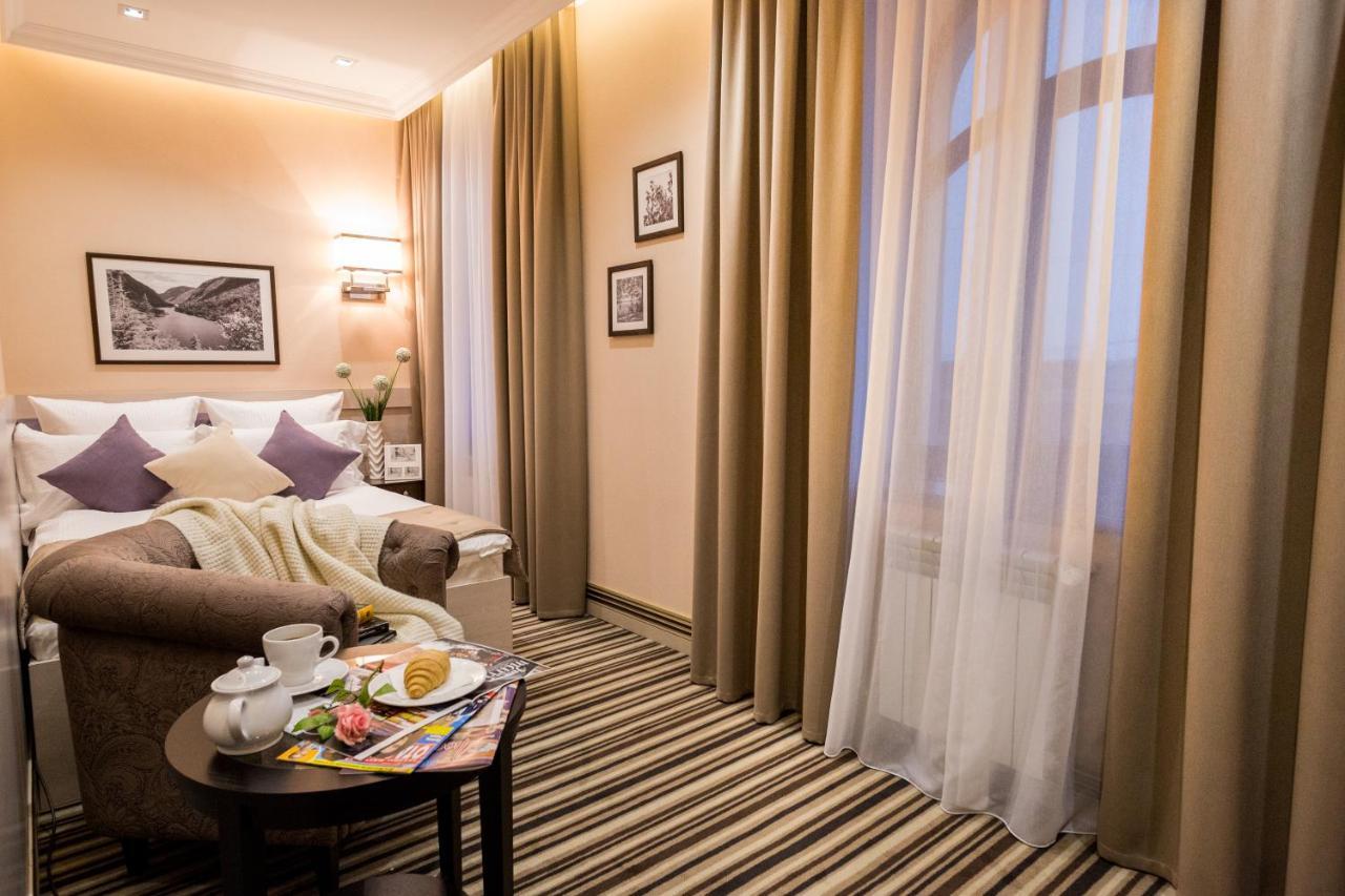 Park Hotel Warshawskiy Sarny  ภายนอก รูปภาพ
